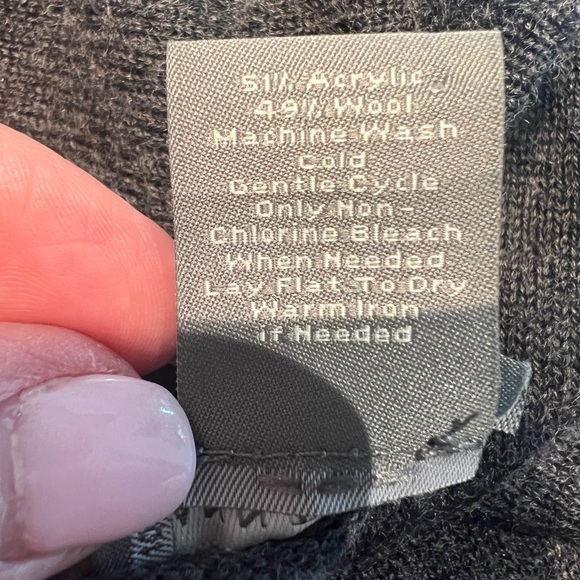 Ann Taylor Faux Wrap pullover V-neck sweater. Gray size XS - Picture 5 of 8